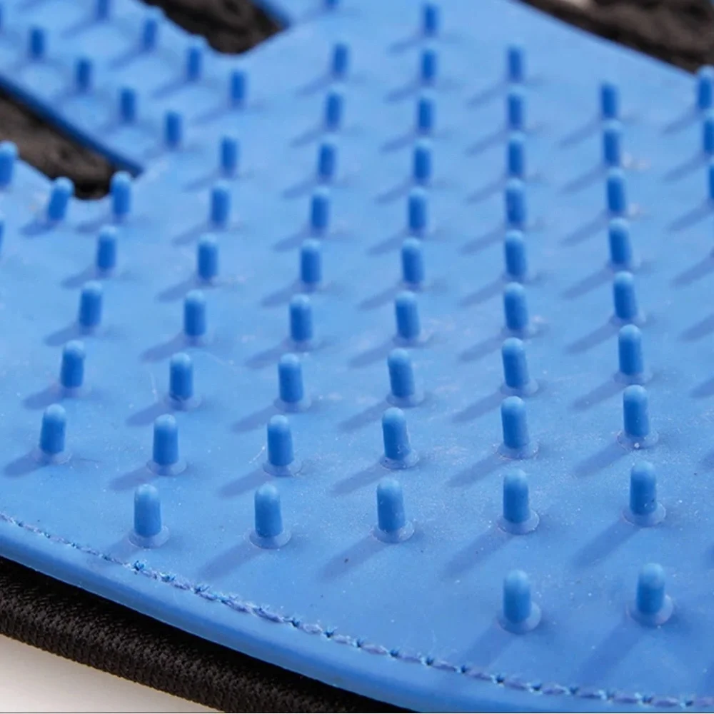 Pets grooming gloves 🧤 silicone blue color